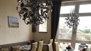 Daily continental breakfast for a fee - Hotel Esinger Hof garni (Tornesch)