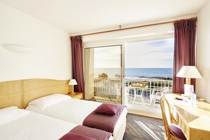 Classic Double or Twin Room, Balcony, Sea View | Balcony - Hôtel Edenia (Carnac)