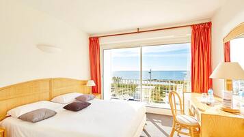 Double Room, Sea View | Minibar, in-room safe, iron/ironing board, free WiFi