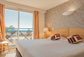 Double Room, Sea View | Minibar, in-room safe, iron/ironing board, free WiFi - Hôtel Edenia (Carnac)