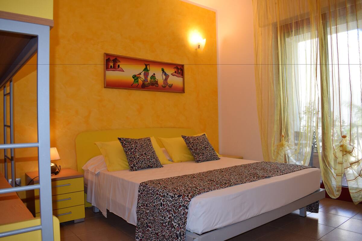In-room safe, desk, soundproofing, free WiFi