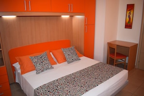 In-room safe, desk, soundproofing, free WiFi