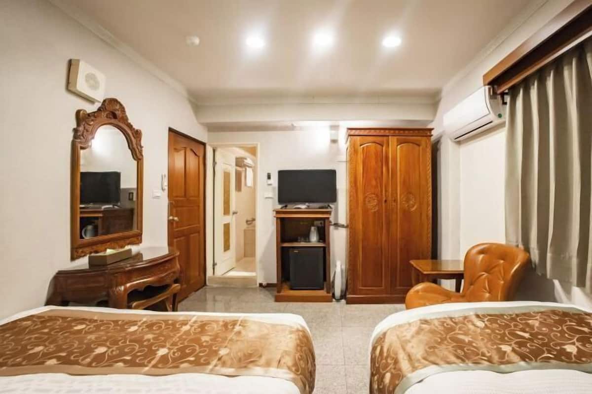 Luxe beddengoed, een bureau, verduisterende gordijnen, gratis wifi