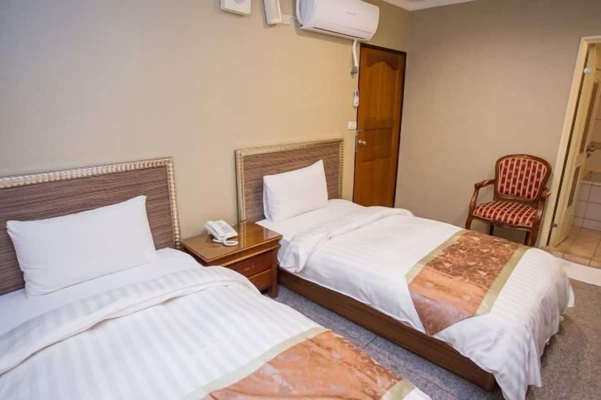 Luxe beddengoed, een bureau, verduisterende gordijnen, gratis wifi