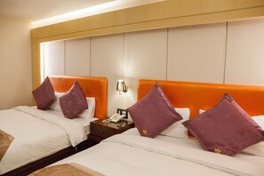 Superior Quadruple Room | Premium bedding, desk, blackout curtains, free WiFi - Mei Jia Mei Hotel (Jiaoxi)