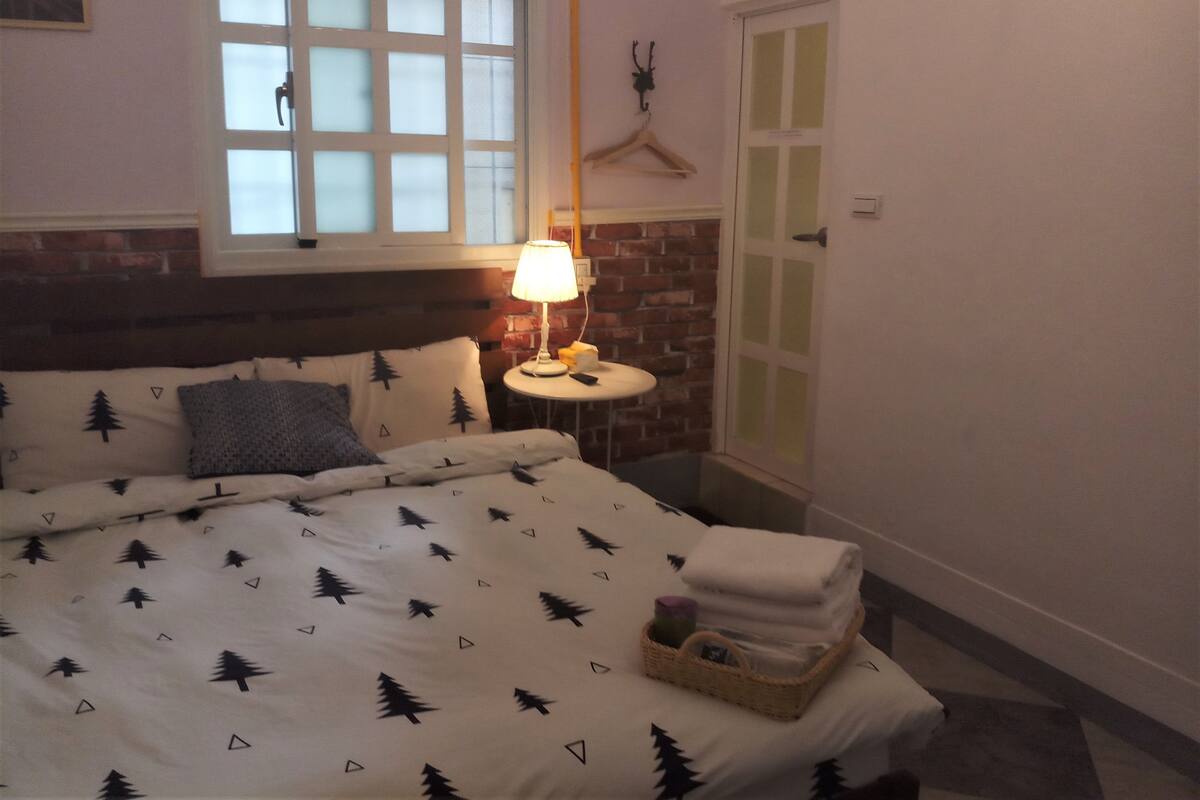 Soundproofing, WiFi (free)