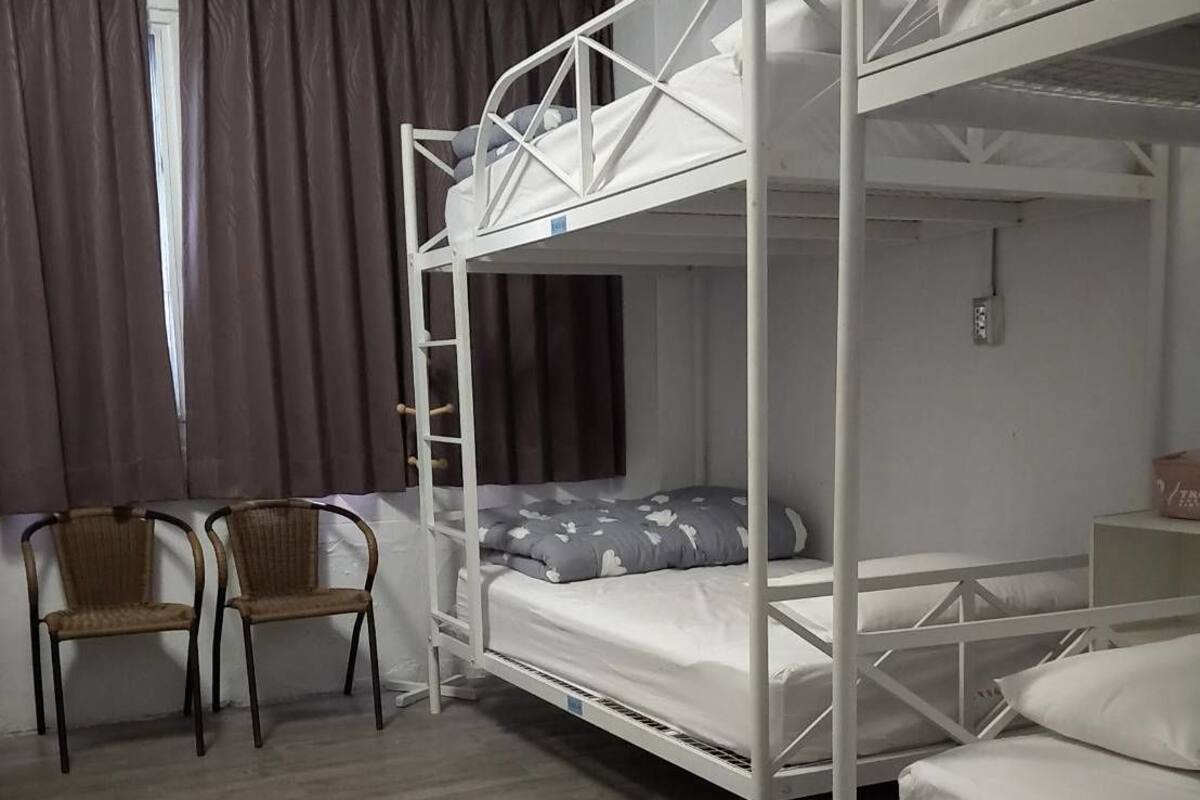 Economy Shared Dormitory, Mixed Dorm | Soundproofing, WiFi (free)