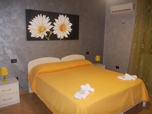 1 bedroom, desk, soundproofing, iron/ironing board - À La Maison De Gabry (Vibo Valentia)