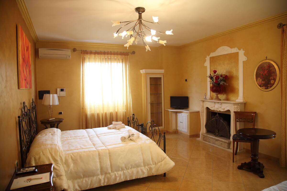 1 habitación, escritorio y sistema de insonorización