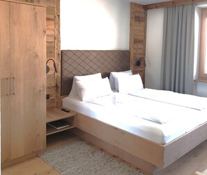 Deluxe studio, uitzicht op bergen | Luxe beddengoed, een kluis op de kamer, geluiddichte muren, gratis wifi