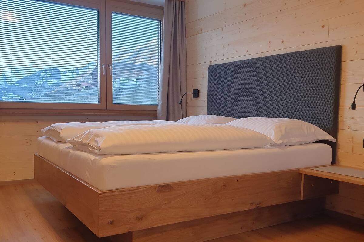 Apartamento, vista para a montanha | Roupas de cama premium, cofres nos quartos, quartos à prova de som