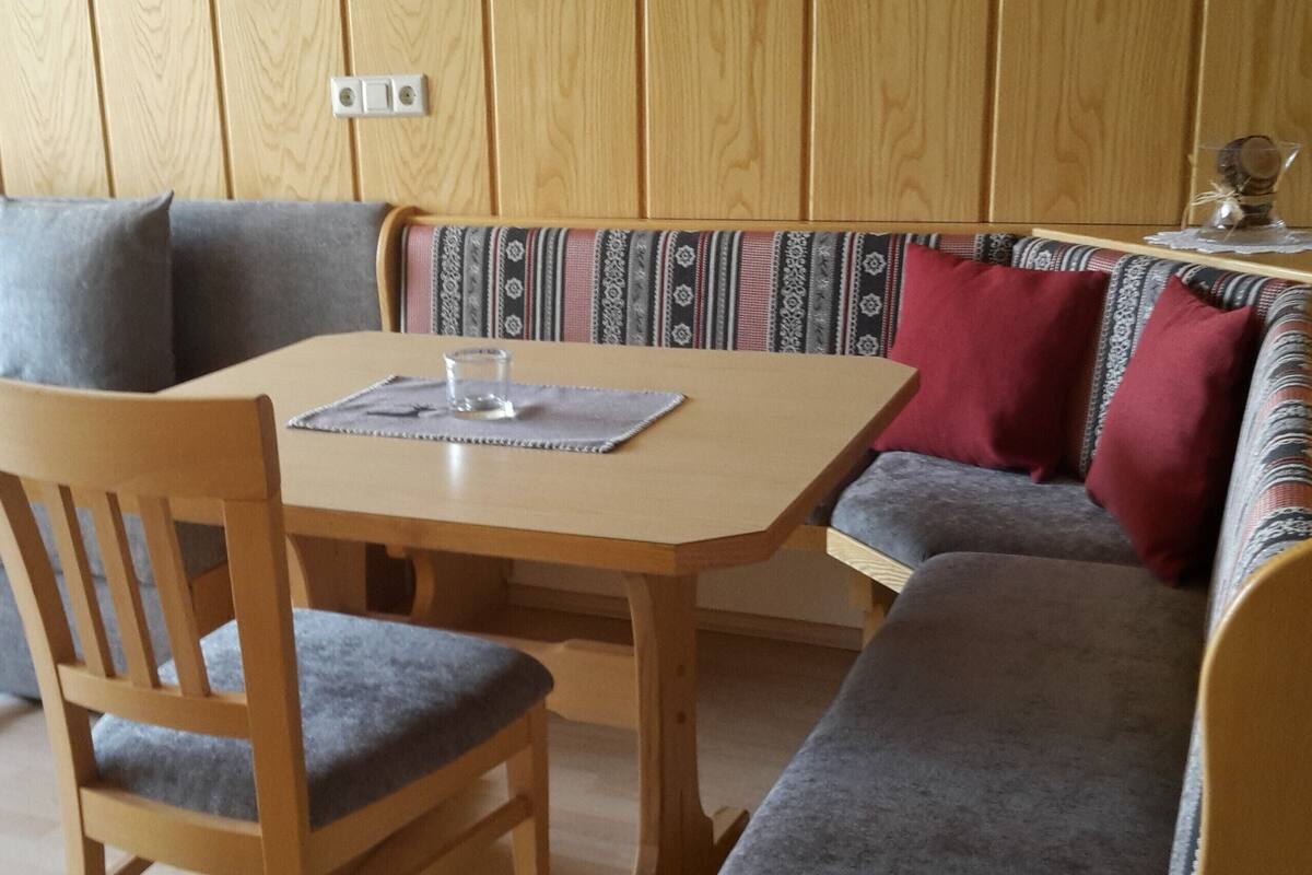 Apartamento, 1 quarto, vista para a montanha | Opções para refeição no quarto