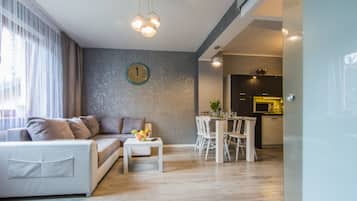 Deluxe Apartment, 1 Bedroom | 1 bedroom, iron/ironing board, cribs (free), WiFi (free)