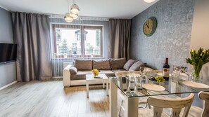 Deluxe Apartment, 1 Bedroom | 1 bedroom, iron/ironing board, free cribs/infant beds, travel crib - Apartamenty hoteLOVE przy Strumieniu (Karpacz)