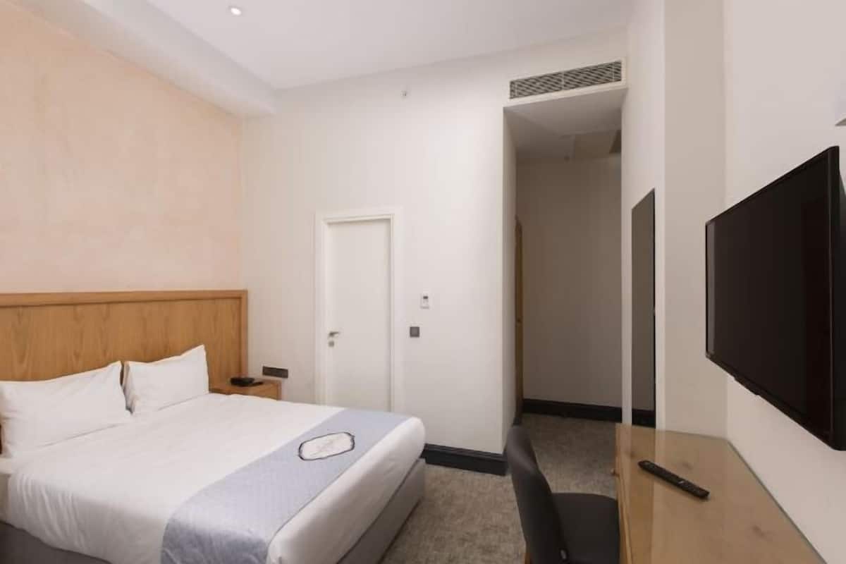 Premium bedding, minibar, in-room safe, desk
