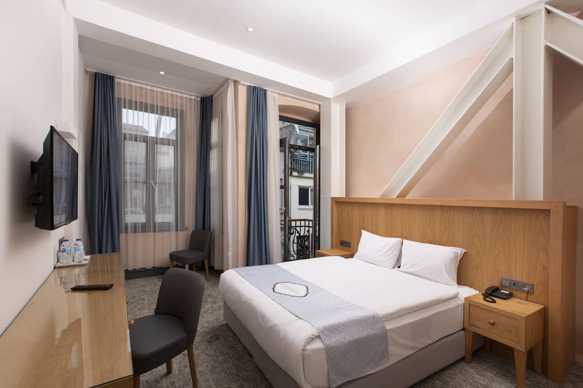 Premium bedding, minibar, in-room safe, desk