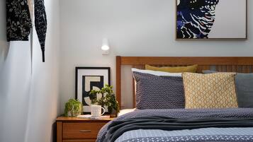 Apartemen, 1 kamar tidur | 1 kamar tidur, setrika/meja setrika, dan seprai linen