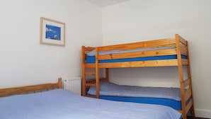 Family Room, Multiple Beds, Shared Bathroom | Free WiFi - Penzance Backpackers (Penzance)