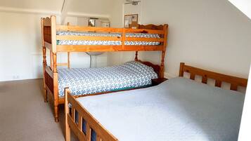 Familierom, flere senger, privat bad | Wi-fi (inkludert)