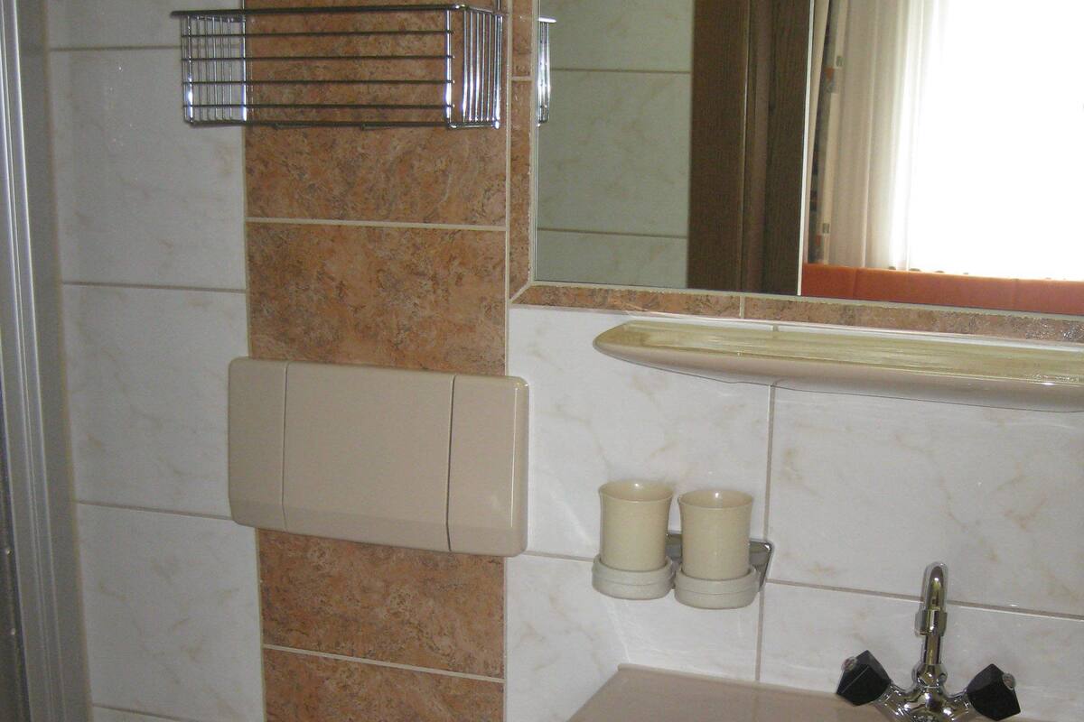 Single Room, Private Bathroom | Bathroom amenities | Towels