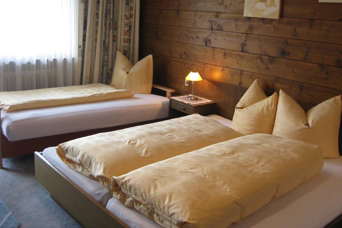Triple Room | In-room safe, WiFi (free), bed sheets