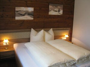 Double Room | In-room safe, free WiFi, bed sheets - Gästeheim Lederle (Jerzens)