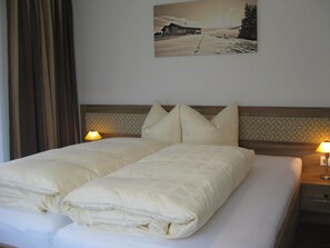 In-room safe, free WiFi, bed sheets - Gästeheim Lederle (Jerzens)