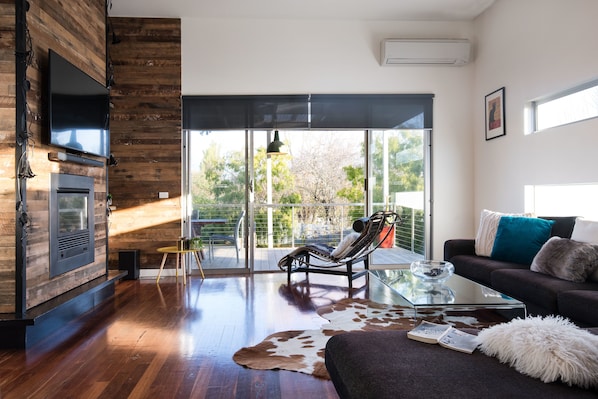 House, 4 Bedrooms | Living room | Flat-screen TV, DVD player - Harlequin (Daylesford)