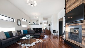 Maison, 4 chambres | Coin séjour