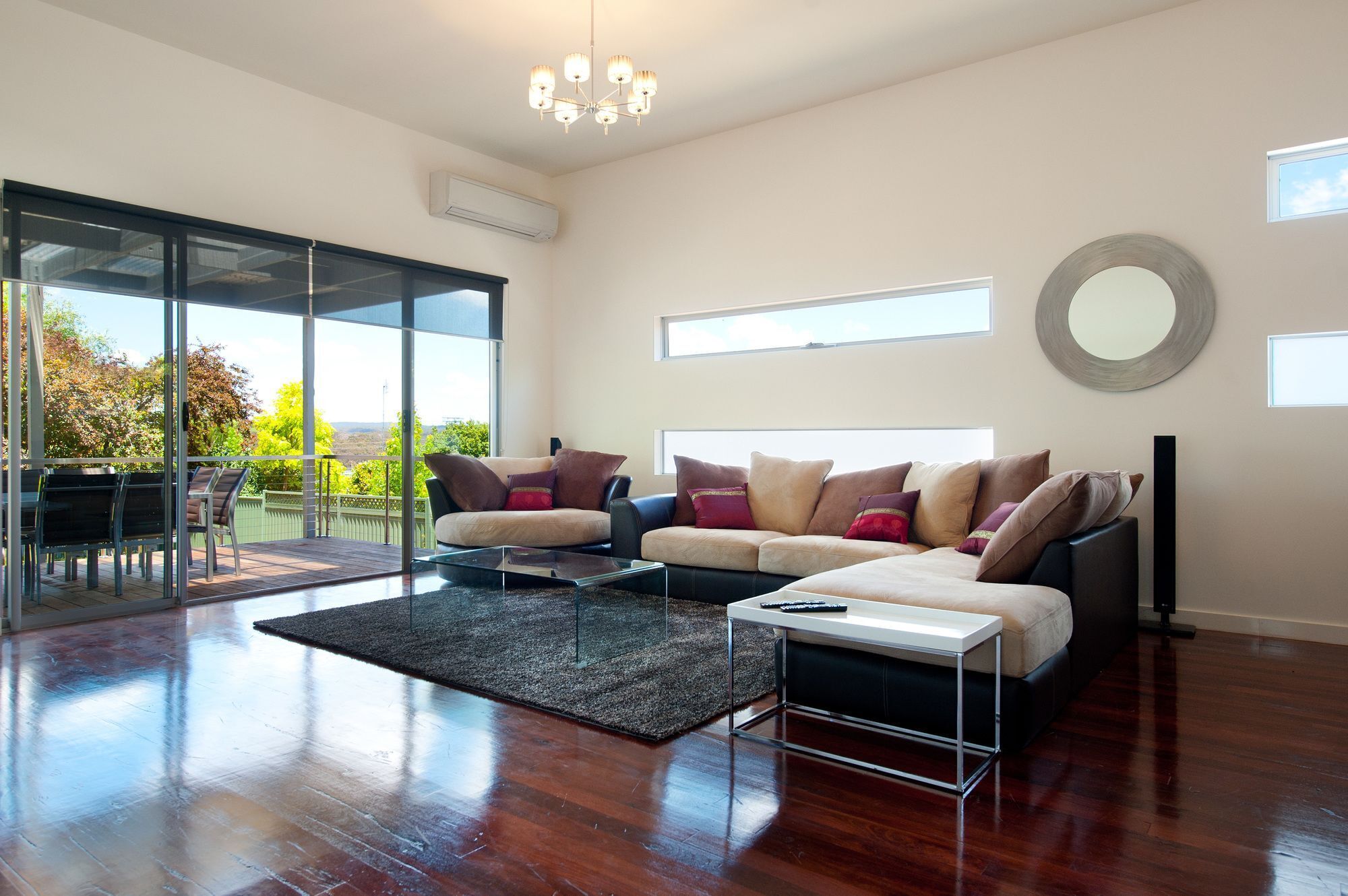 平板电视、DVD 播放器