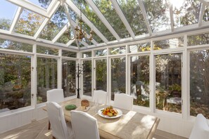 House, 3 Bedrooms | In-room dining