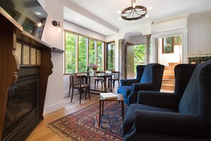 House, 2 Bedrooms | Living room | Flat-screen TV, DVD player - Montacute Pavilion and Gardens (Daylesford)