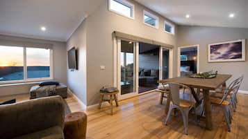 House, 5 Bedrooms | Living area | TV, DVD player