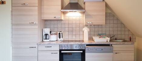 Apartment, 2 Bedrooms | Dapur peribadi | Peti sejuk/penyejuk beku saiz penuh, dapur, pembancuh kopi/teh