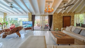 Executive Villa, 4 Bedrooms, Private Pool (Daphne) | Living area