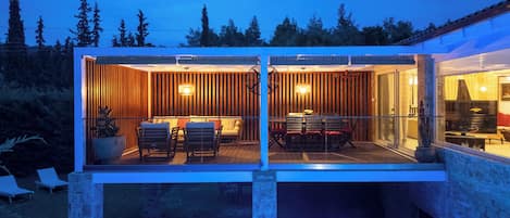Villa ejecutiva, 4 habitaciones, alberca privada (Daphne) | Área de sala de estar