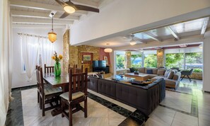 Exclusive Villa, 4 Bedrooms, Private Pool, Pool View (Afrodite) | Dining room