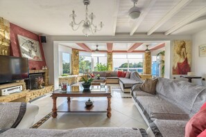 Exclusive-huvila, 3 makuuhuonetta, yksityinen uima-allas (Nefeli) | Oleskelualue