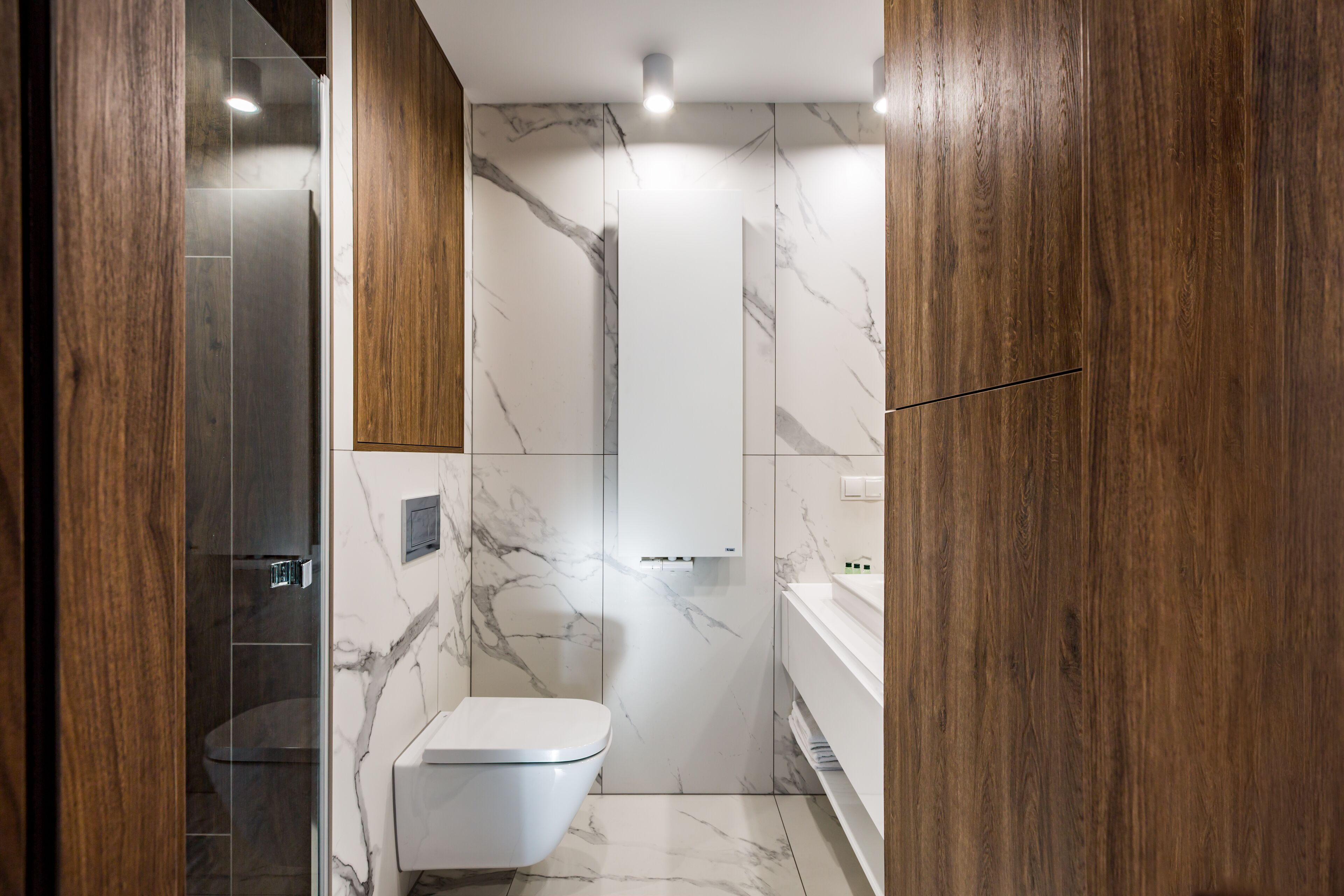 Standard-huoneisto | Kylpyhuone | Suihku, ilmaiset hygieniatuotteet, hiustenkuivaaja, pyyhkeet