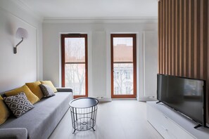 Classic Studio Suite, 1 Double Bed with Sofa bed | Iron/ironing board, free WiFi, bed sheets