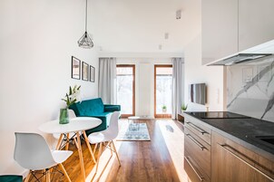 Standard Apart Daire | Oturma odası | Düz ekran televizyon 