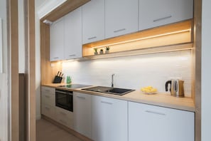 Classic Studio Suite, 1 Double Bed with Sofa bed | Private kitchen | Fridge, stovetop, dishwasher, coffee/tea maker