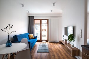 Classic Apart Daire, Balkon | Oturma odası | Düz ekran televizyon