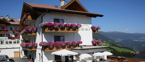 Fachada de la propiedad