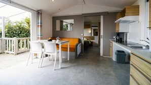 Unclassified image, 2 of 58, button - Camping Au Petit Port de l'Houmeau (L'Houmeau)