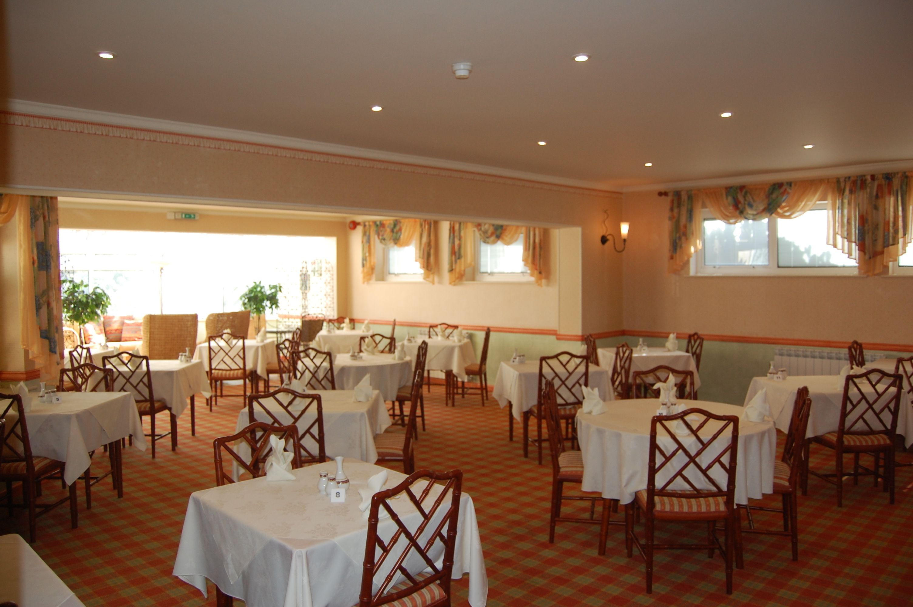 free daily full breakfast