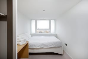 2 bedrooms, premium bedding, iron/ironing board, free WiFi
