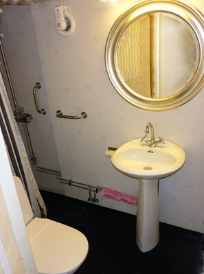 아파트 (Gårdshuset) | 욕실 | 샤워 시설