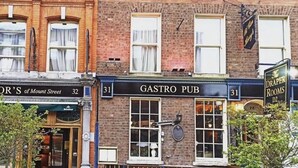 A building with a sign for 'Gastro Pub' and 'Draper Rooms' on the ground floor. - Draper Rooms (Dublin)