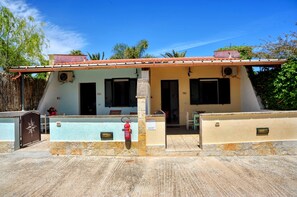 A two-story building with a tiled roof, a swimming pool, and a fire extinguisher. - Agriturismo Il Piccolo Lago (Otranto)
